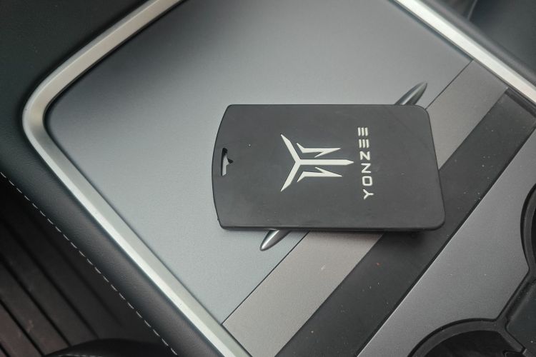 特斯拉 Model Y 2022款 Performance高性能全轮驱动版中控内饰11