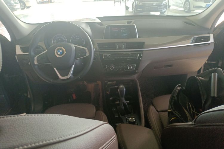 宝马X1 2019款 sDrive18Li 尊享型中控内饰12