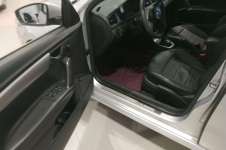 大众 朗逸 2013款 改款经典 1.6L 自动舒适版中控内饰20