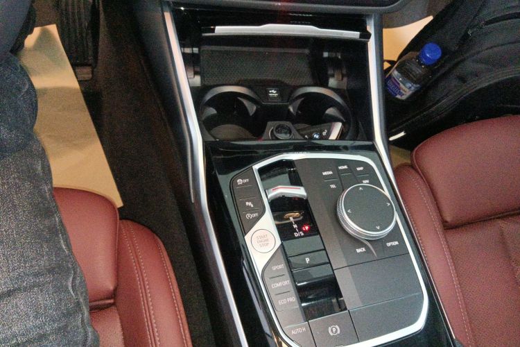 宝马3系 2024款 320Li M运动套装中控内饰18