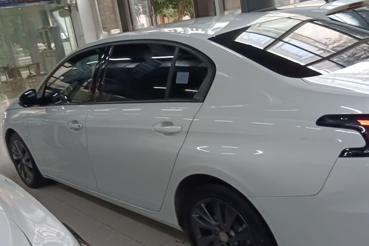 标致408 2022款 1.6T 进取版车身外观4