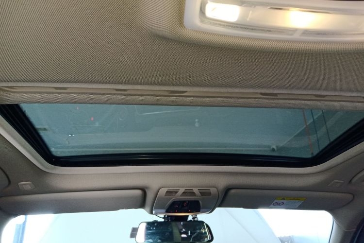 宝马3系 2018款 318i中控内饰22