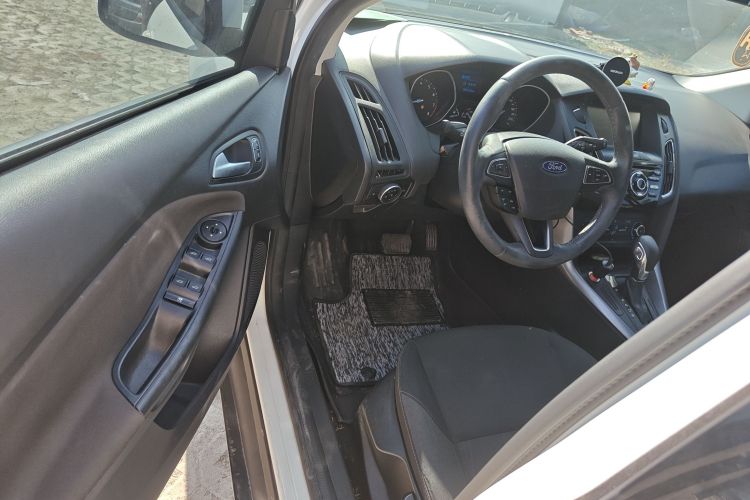 福特 福克斯 2017款 两厢 1.6L 自动舒适型智行版中控内饰7003