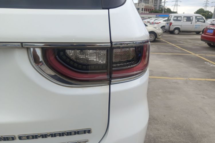 Jeep 大指挥官 2018款 2.0T 四驱尊享导航版 国V车身外观6006