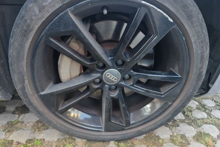 奥迪A4L 2017款 45 TFSI quattro 风尚型车身外观10