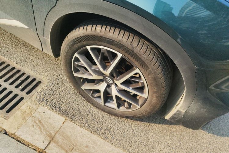 广汽传祺 传祺GS8 2022款 领航系列 2.0TGDI 两驱尊享版（七座）车身外观10