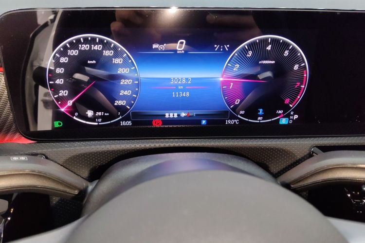 奔驰A级 2024款 改款 A 200 L 时尚型中控内饰14