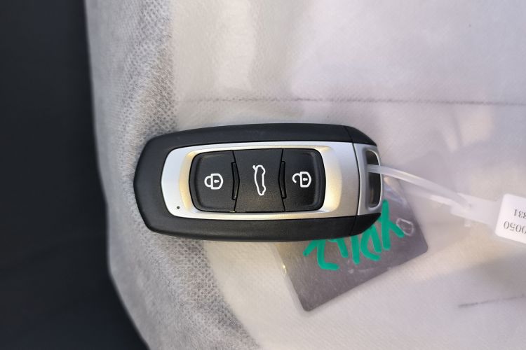 吉利银河 2025款 210km 熊猫卡丁中控内饰11