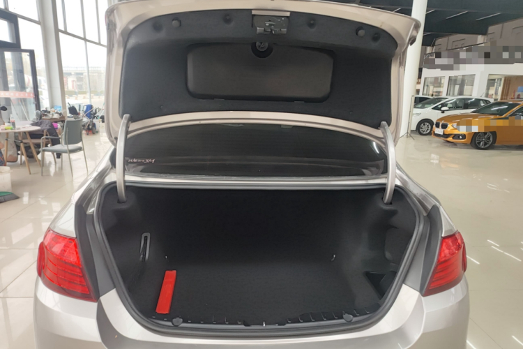 宝马5系 2014款 520Li 典雅型机舱底盘23