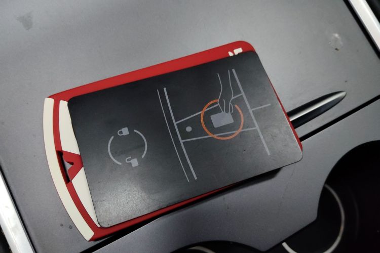 特斯拉 Model Y 2021款 长续航全轮驱动版中控内饰11