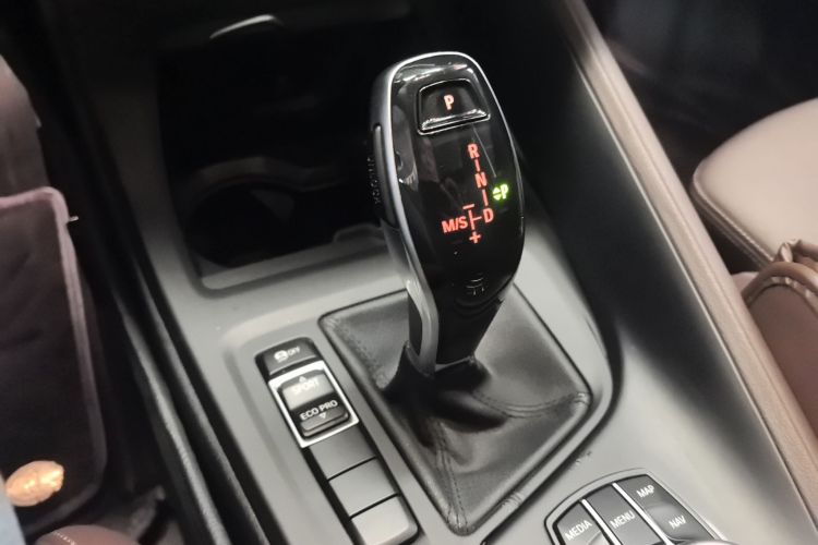 宝马X1 2020款 sDrive25Li 领先型中控内饰18