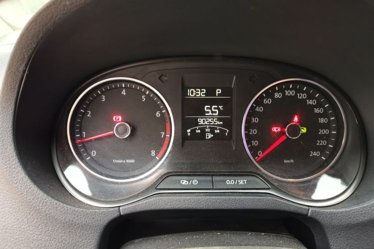 大众 Polo 2014款 1.6L 自动舒适版中控内饰15