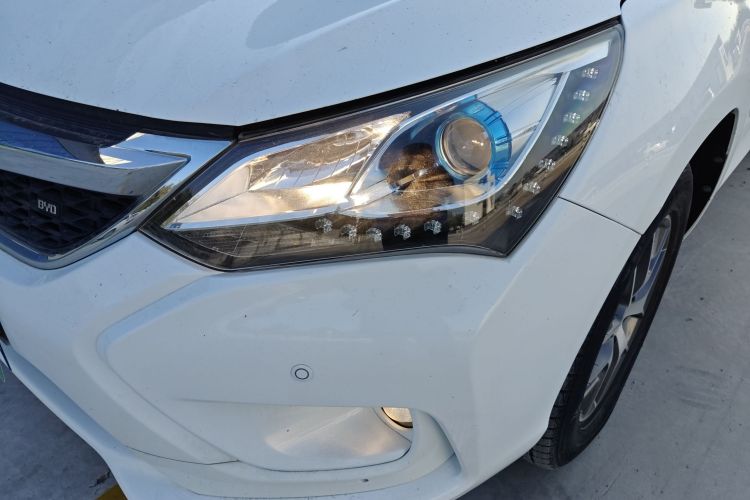 比亚迪 宋 2016款 盖世版 1.5TID 自动精英型局部细节36