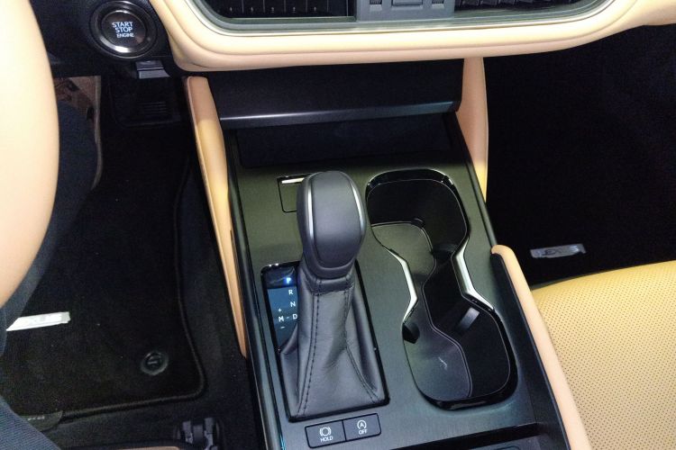 雷克萨斯ES 2025款 200 臻享版中控内饰18