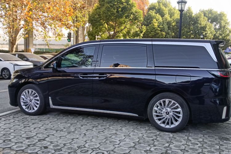 岚图汽车 岚图梦想家 2024款 PHEV 超长续航尊贵版车身外观4