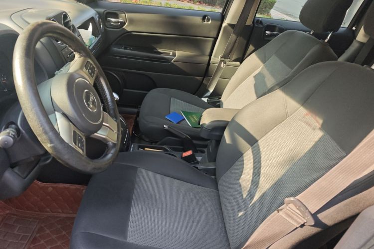 Jeep 自由客 2015款 2.4L 运动版中控内饰19