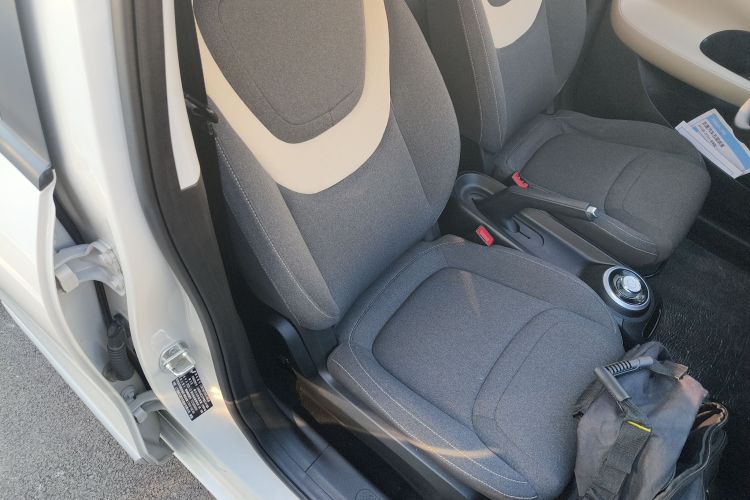 五菱汽车 五菱缤果 2023款 203km 轻享款局部细节41