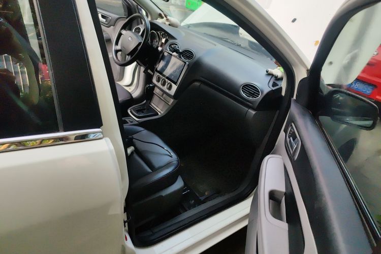 福特 福克斯 2013款 两厢经典 1.8L 自动基本型局部细节9005