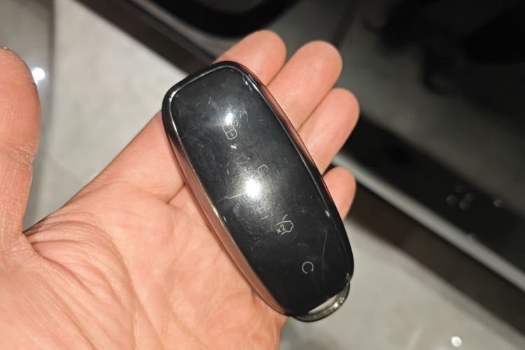 腾势D9 2024款 DM-i 980 四驱旗舰型中控内饰7001