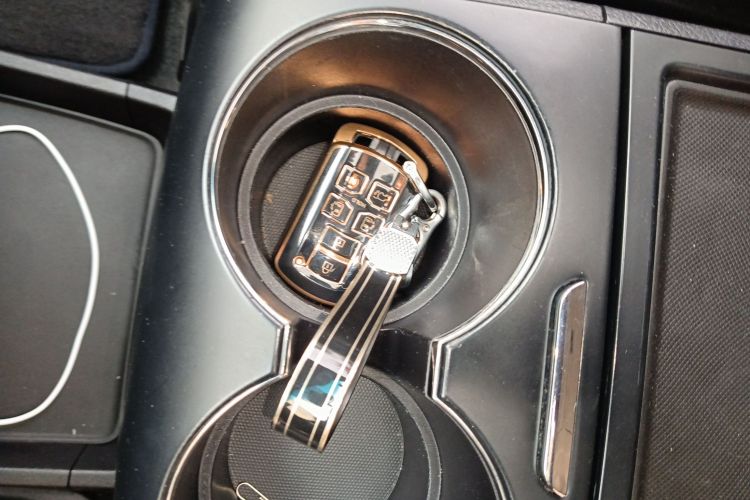 丰田Sienna（平行进口）中控内饰7001