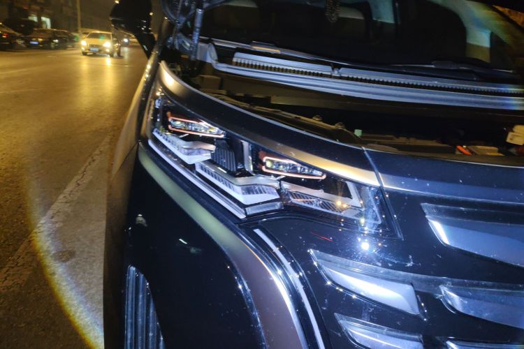 腾势D9 2024款 DM-i 980 四驱尊荣型车身外观8