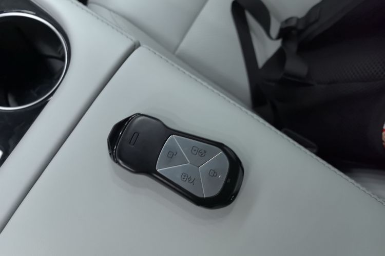 小鹏P7 2023款 P7i 702 Max中控内饰11