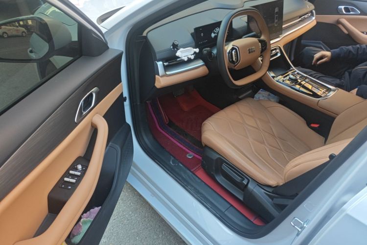 吉利银河 银河A7 2025款 EM-i 70km 豪享版中控内饰7003