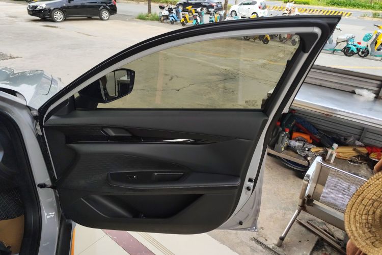 长安UNI-V 2024款 1.5T 尊贵运动型中控内饰7005