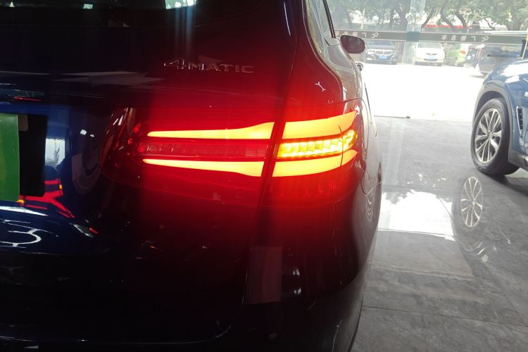 奔驰GLC 2016款 GLC 300 4MATIC 动感型车身外观9
