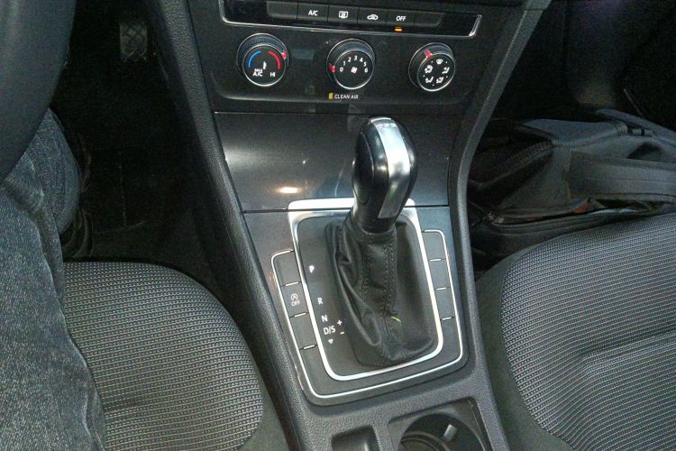 大众 高尔夫 2019款 280TSI DSG舒适型 国VI中控内饰18