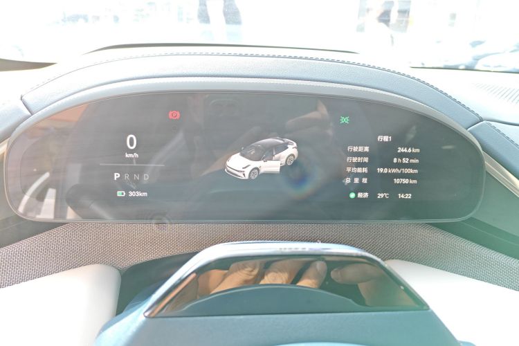 极氪001 2025款 WE版 95kWh 四驱中控内饰14