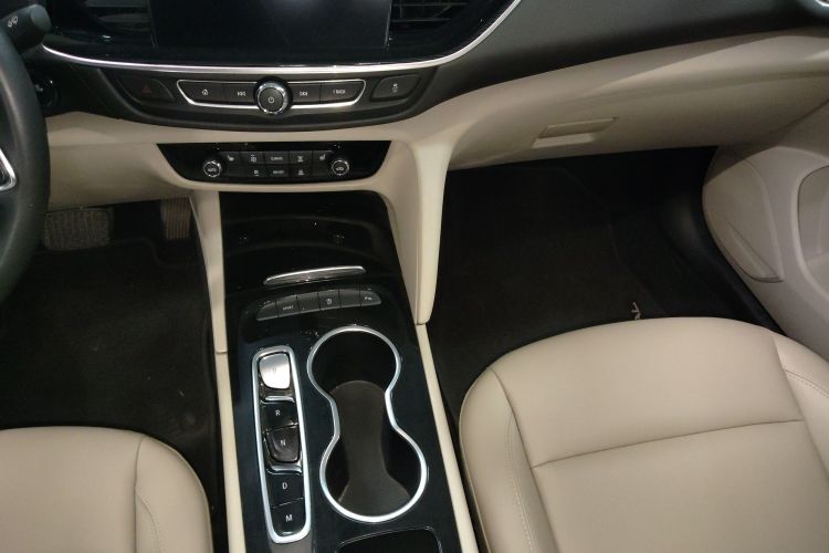 别克 君威 2020款 552T 精英型中控内饰18