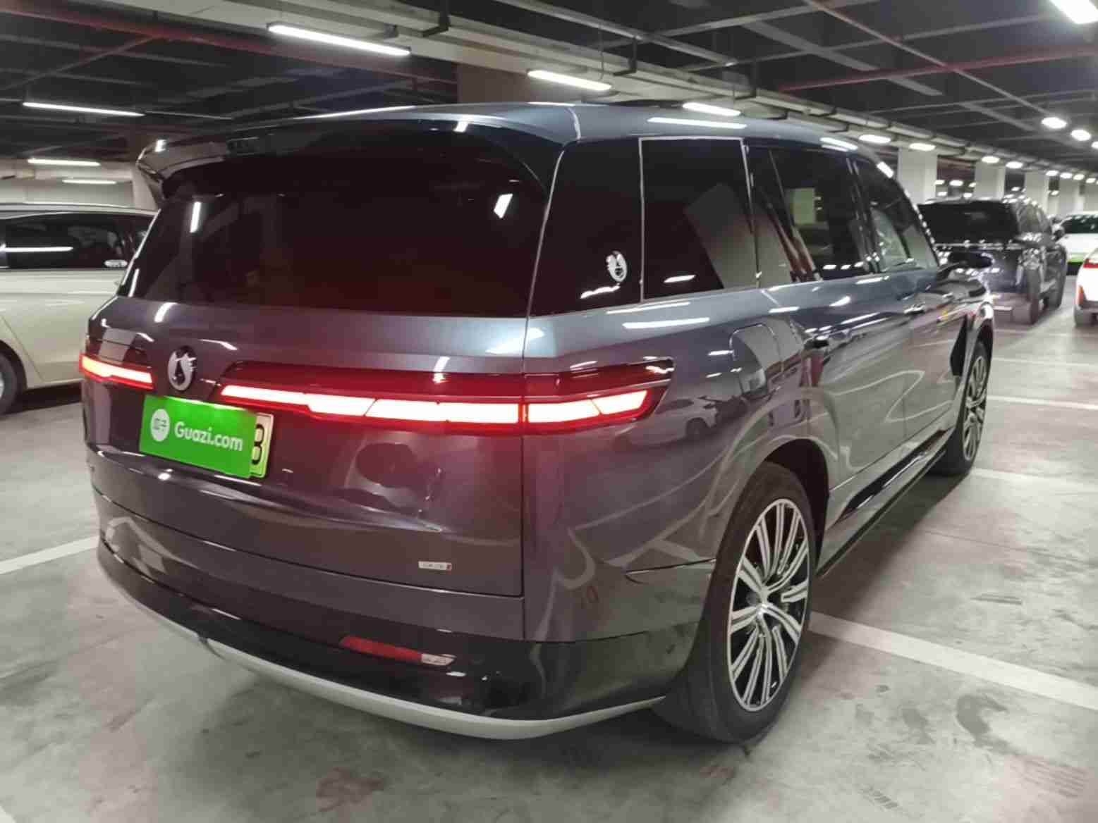 车辆右后45度外观展示