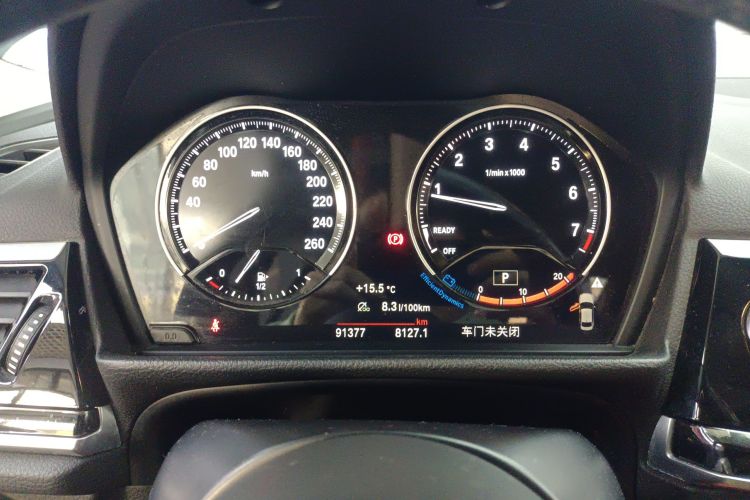 宝马1系 2021款 125i M运动曜夜版中控内饰14