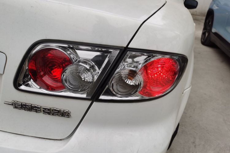 马自达6 2015款 2.0L 自动时尚型车身外观9