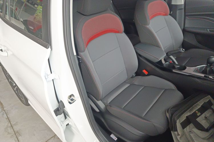 名爵 MG5 2023款 180DVVT 手动风尚版局部细节41