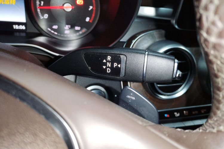 奔驰GLC 2017款 GLC 300 4MATIC 动感型中控内饰18