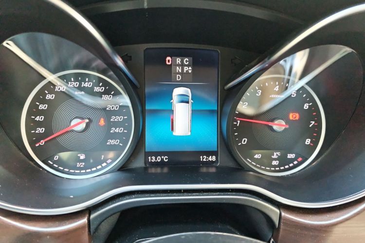 奔驰V级 2020款 V 260 尊贵版中控内饰14