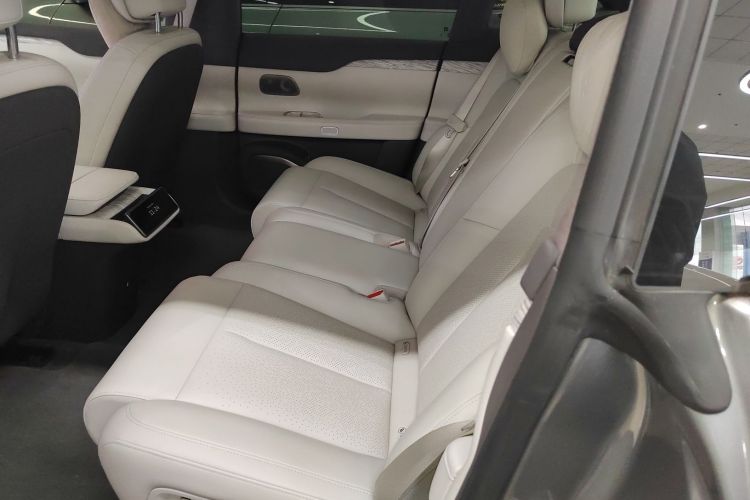 蔚来ET7 2024款 75kWh 行政版中控内饰7004