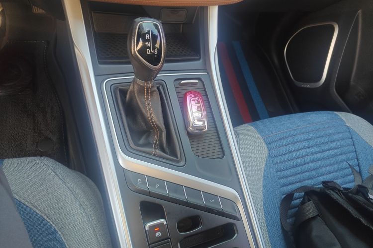 吉利汽车 远景X6 2018款 1.4T CVT 4G互联豪华型中控内饰18