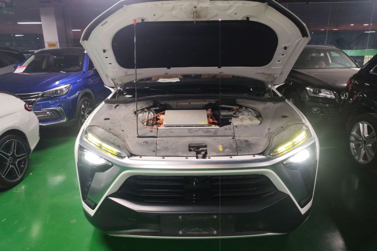 蔚来ES8 2020款 415KM 七座版机舱底盘24