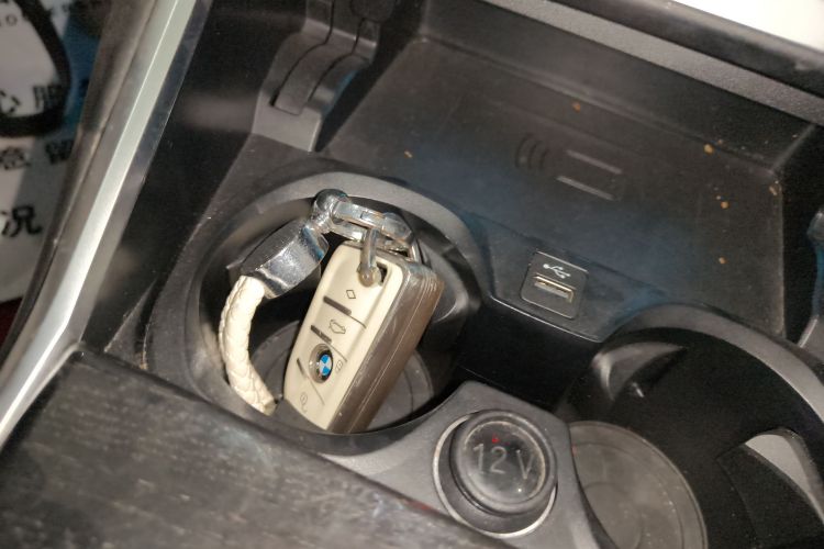 宝马3系 2023款 325Li M运动套装中控内饰11