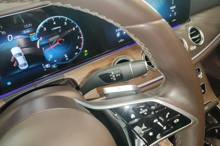 奔驰E级 2023款 改款 E 300 L 时尚型中控内饰18