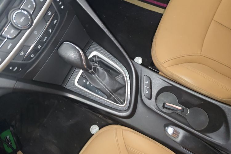 别克 阅朗 2018款 18T 自动旗舰型中控内饰18