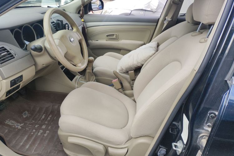 日产 轩逸 2012款 经典 1.6XE 手动舒适版中控内饰19