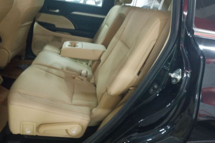 丰田 汉兰达 2018款 2.0T 四驱精英版 7座 国VI中控内饰21