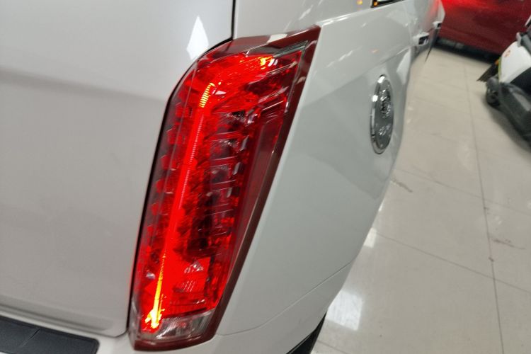 凯迪拉克SRX 2015款 3.0L 舒适型车身外观9