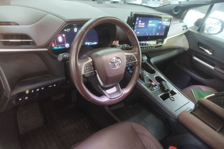 丰田 格瑞维亚 2023款 2.5L混动 旗舰VIP版中控内饰7002