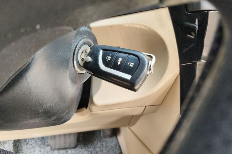 丰田 卡罗拉 2014款 1.6L CVT GL中控内饰11