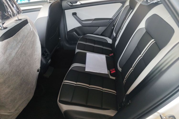 大众 T-ROC探歌 2025款 改款二 300TSI DSG两驱星光版中控内饰21